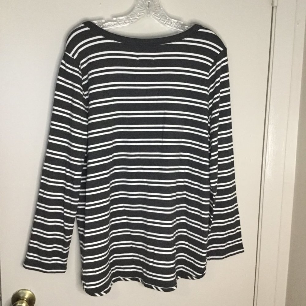 Market & Spruce Zansia Curved Hem French Terry Knit Top for Stitch Fix - Picture 5 of 7